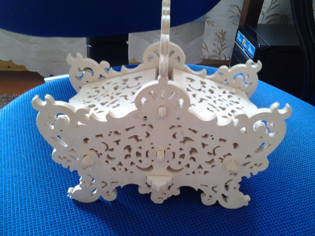 Привет. Вся деятельность началась с отработки качественного раскроя фанеры. То, чего в детстве не мог сделать лобзиком, нарезал за неделю столько, что до сих пор еще запас не распродан