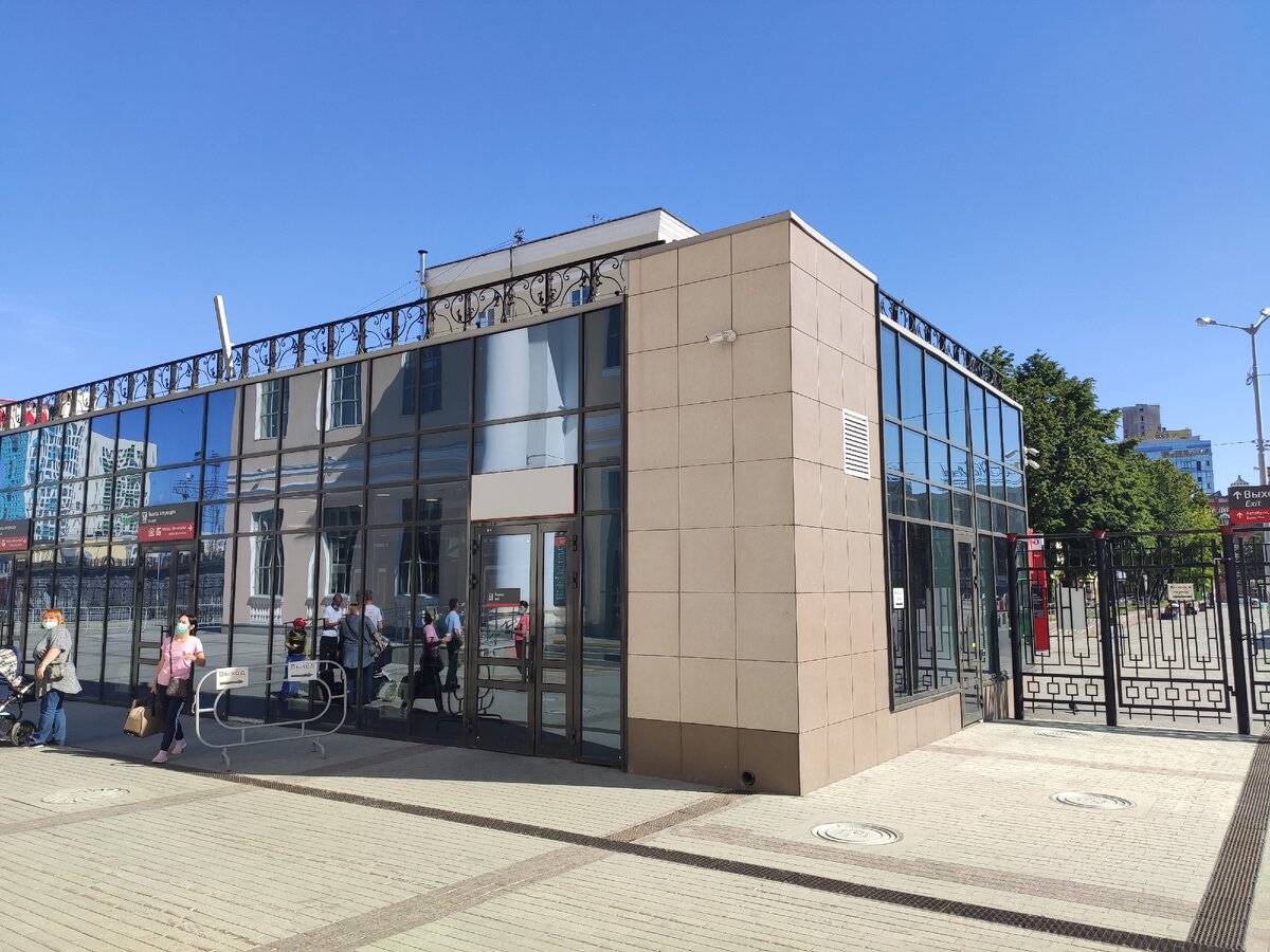 Первый пункт досмотра, он находится на юго-востоке.