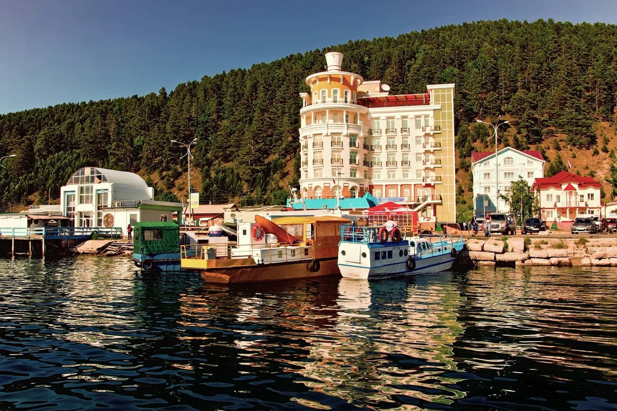 Озеро Байкал, посёлок Листвянка (фото fotokto.ru)