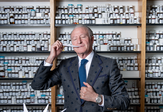 Это Альберто Морильяс, ведущий парфюмер корпорации Firmenich. Автор "мака" Кензо, "губ" Дали и One Кляйна...