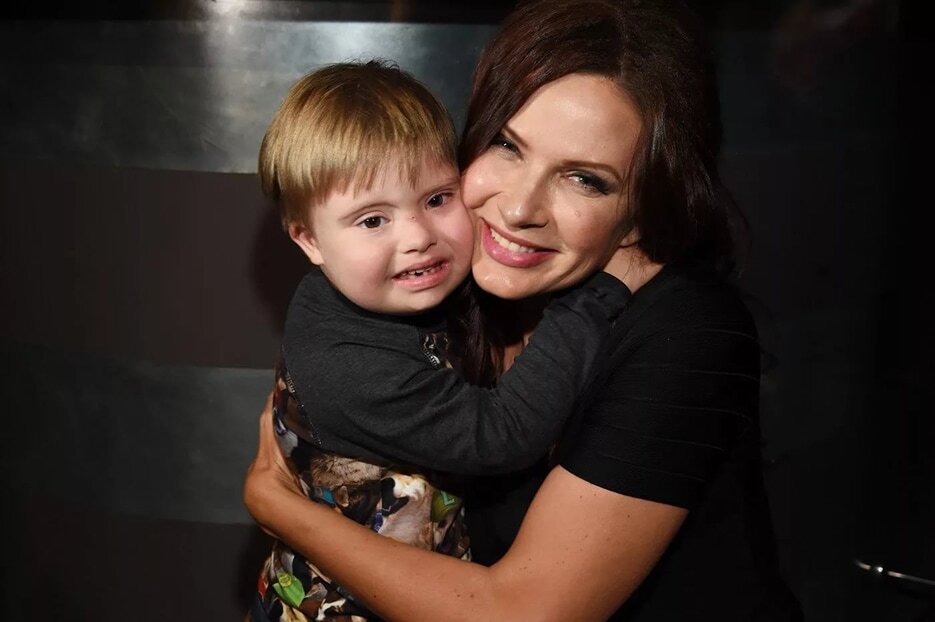 Эвелина Бледанс с сыном
