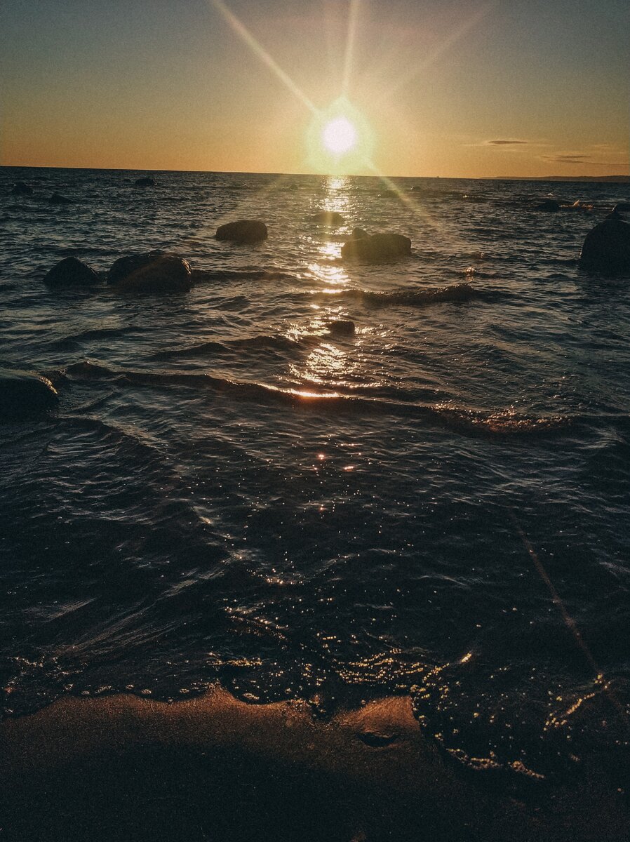 Финский залив соленая вода. Закат над морем. Ночное море.