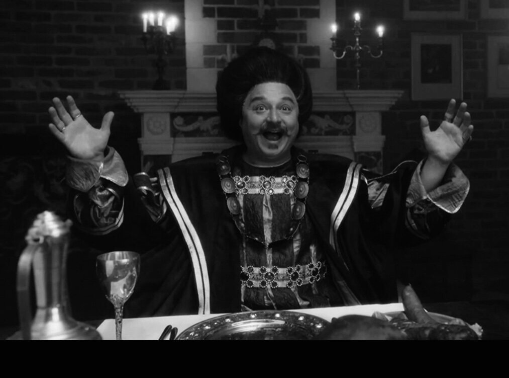 Максим Лагашкин в роли Барона, кадр из сериала «Чума!»