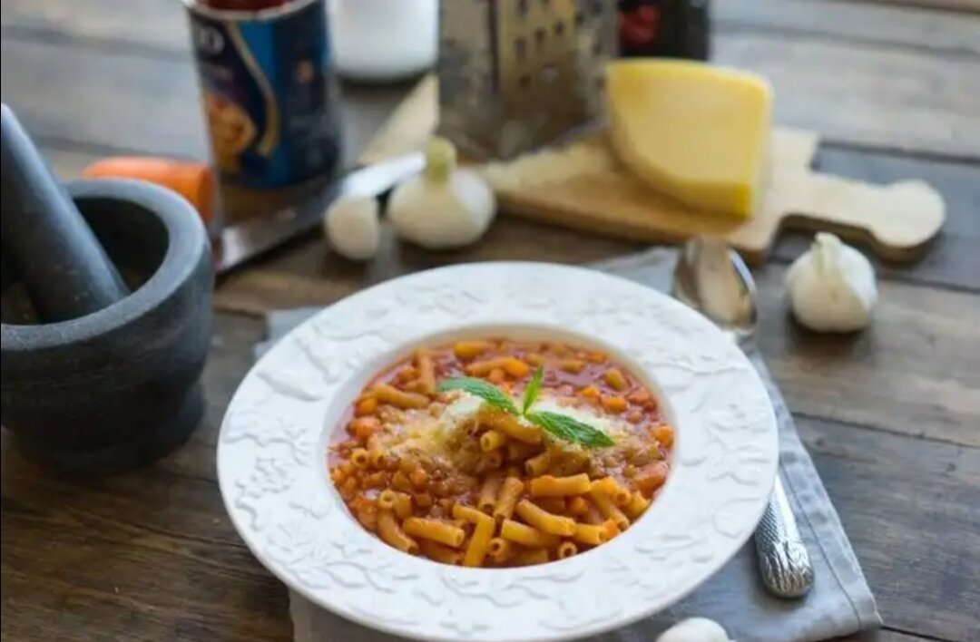 Паста с фасолью и томатным соусом 