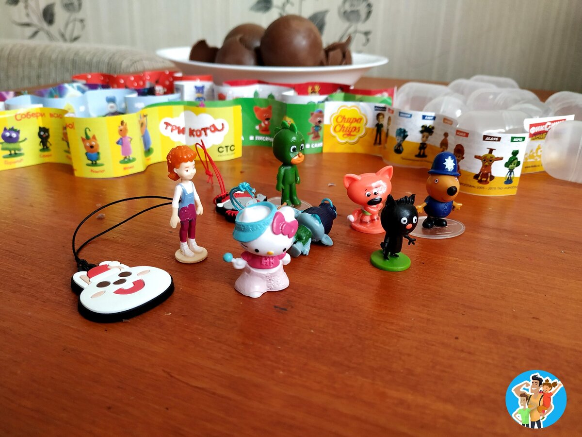 это то что нам попалось, три брелка на веревочке и шесть игрушек