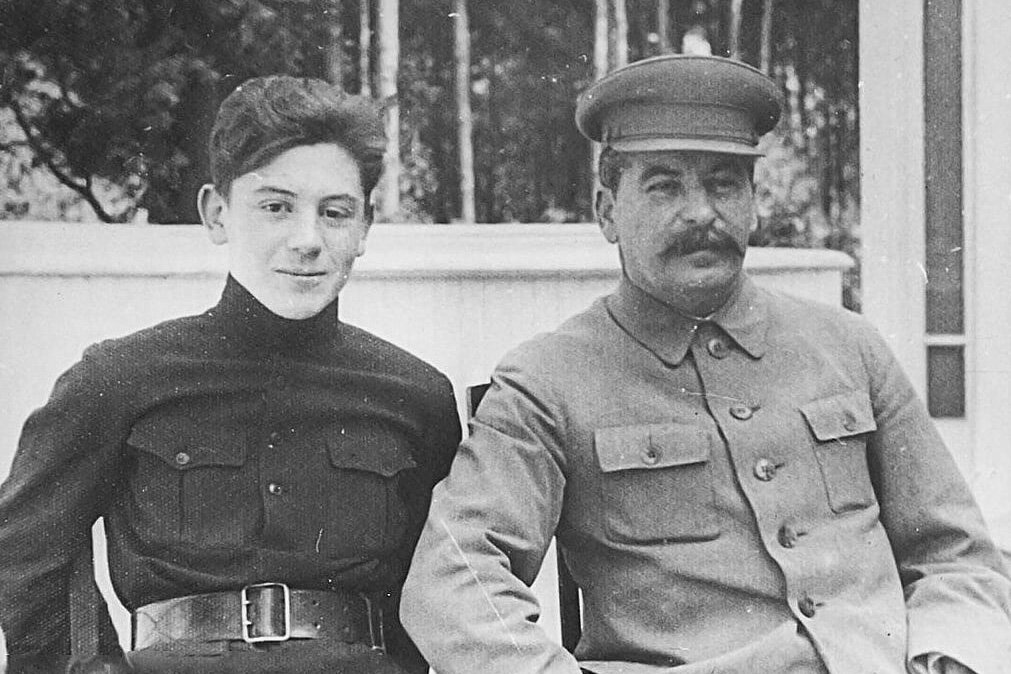 Товарищ Сталин с сыном Василием