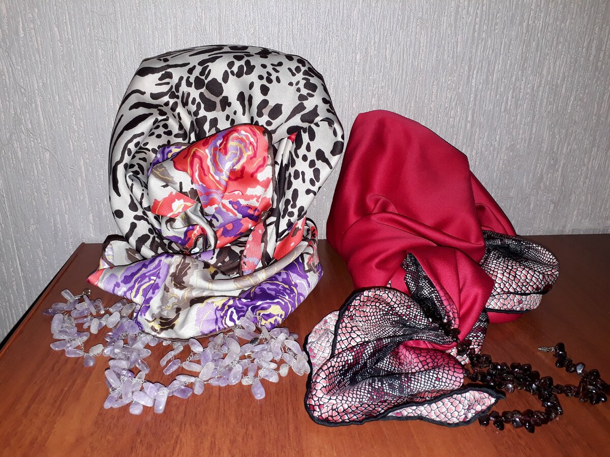 Позвольте себе шелковые платки - разница с синтетикой ощущается!