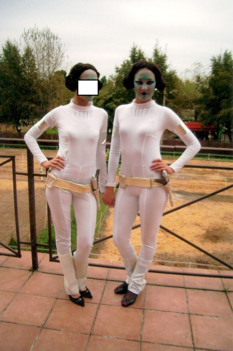 Лицо напарницы, я скрыла.