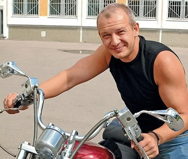 Актер кино Дмитрий Марьянов