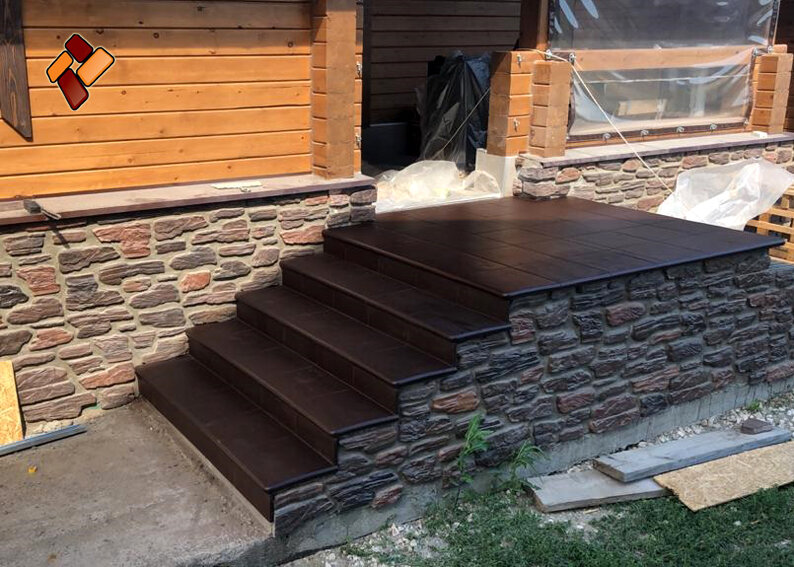 Шоколадный цвет становится еще ярче с защитной пропиткой "Мокрый камень".