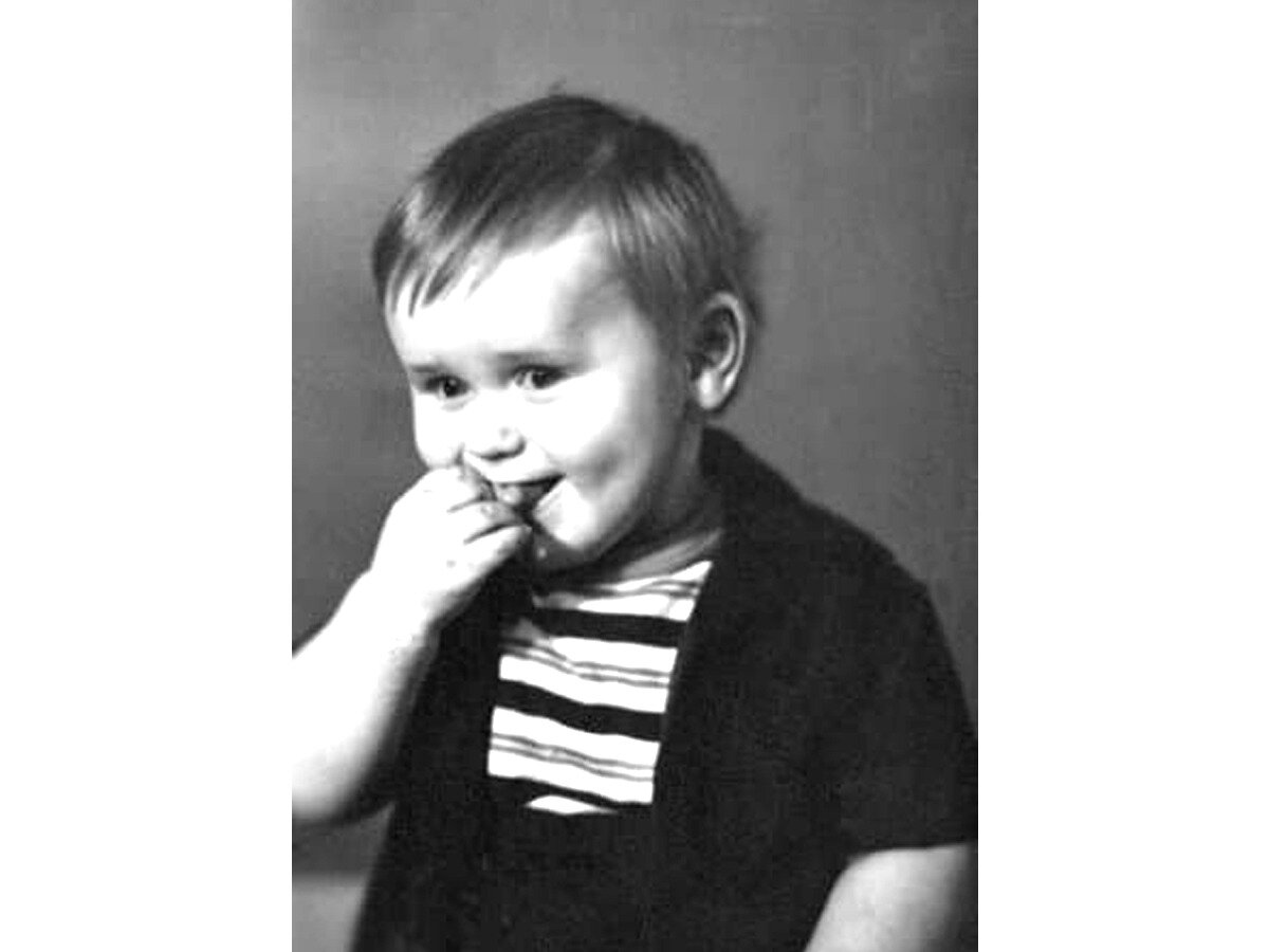 Максим Аверин в детстве, источник biographe.ru