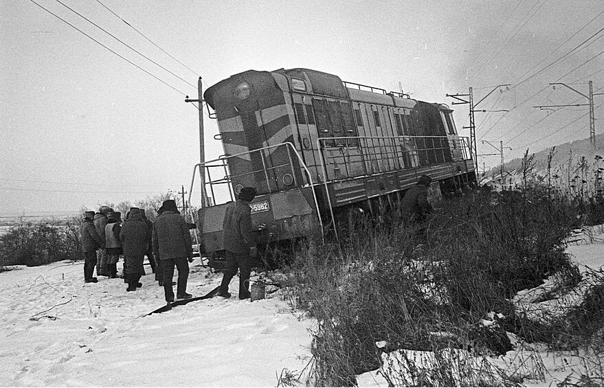 Авария тепловоза ЧМЗ3 5982, ст. Миасс-1, Челябинская область, декабрь 1990 года. Фото: Александр Мизуров
