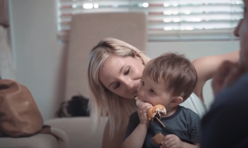 Людям бывает сложно понять друг друга.  Доброта воспринимается как слабохарактерность, а излишняя строгость как попытка унизить или подчинить себе.-2