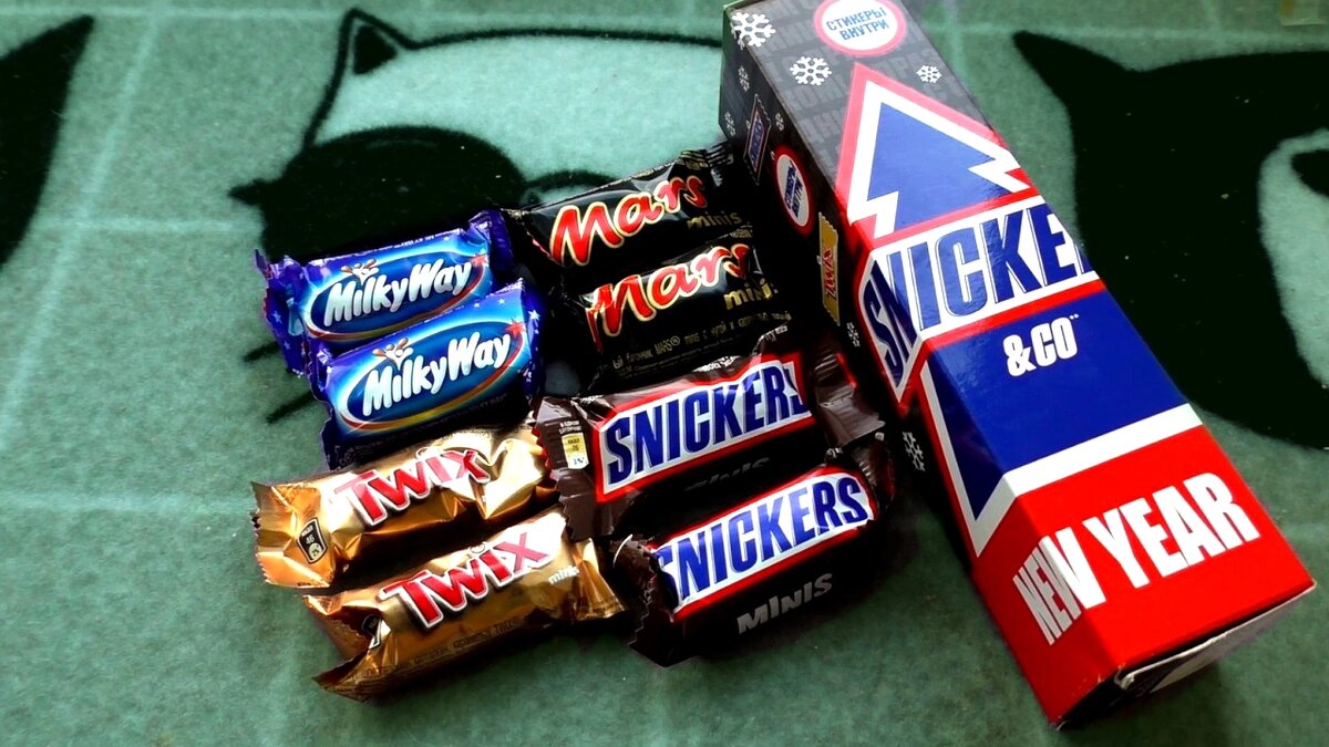  У Макса
1,39 тыс. подписчиков
Новый Сникерс набор из старых 90х Snickers New Year
Некий новогодний Сникерс набор, ностальгия из наших 90х годов.
Набор новый, но из старых шоколадок, или конфет не знаю как и назвать. 
Новый Сникерс набор из старых 90х Snickers New Year
https://youtu.be/zHZ8iuX8woo