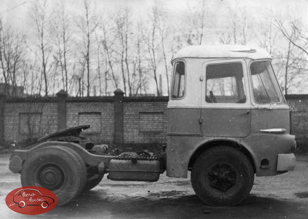 Седельный тягач НИИАТ-А932 на базе Ikarus 620 