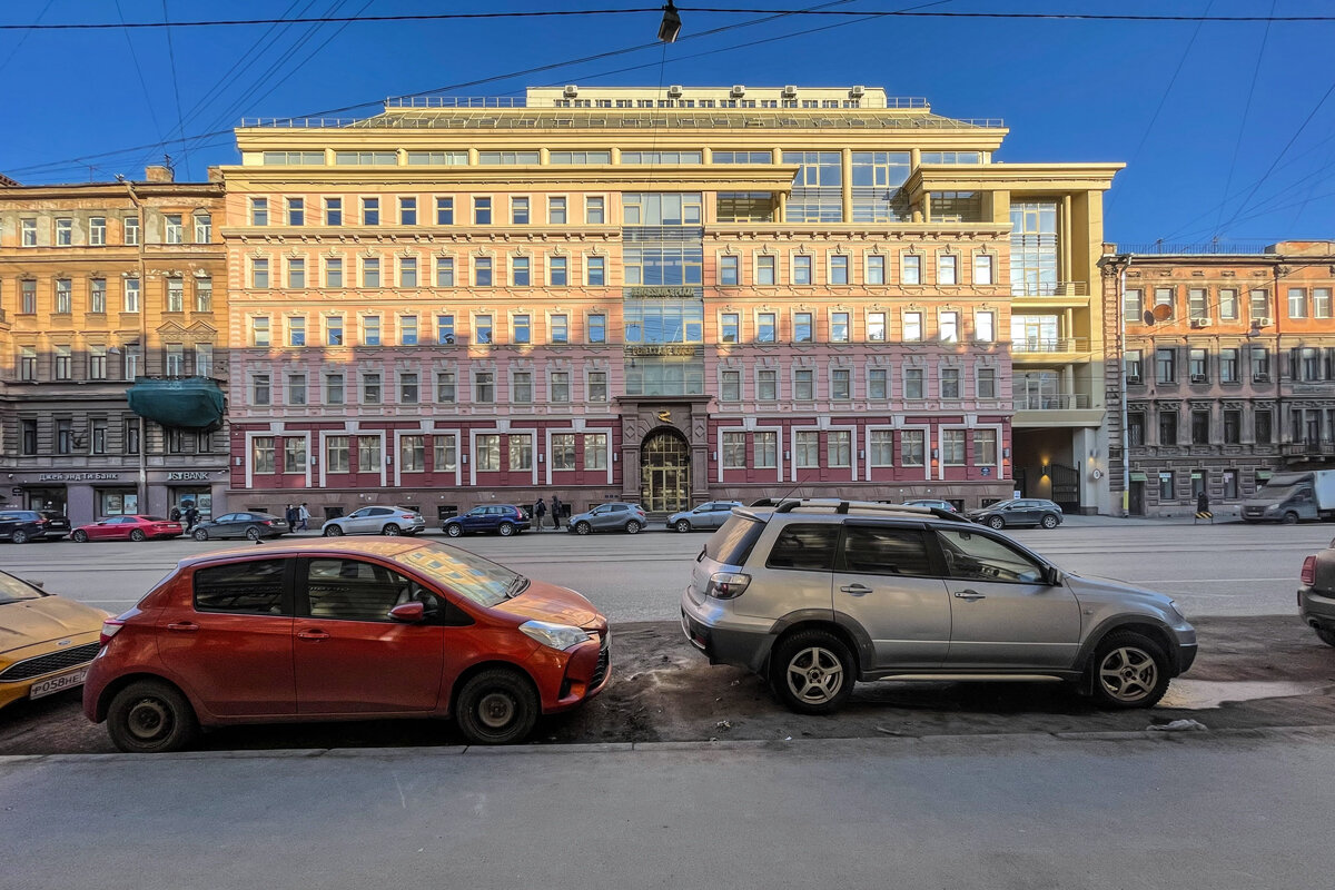  7-ми этажное здание было построено в 2008 году.