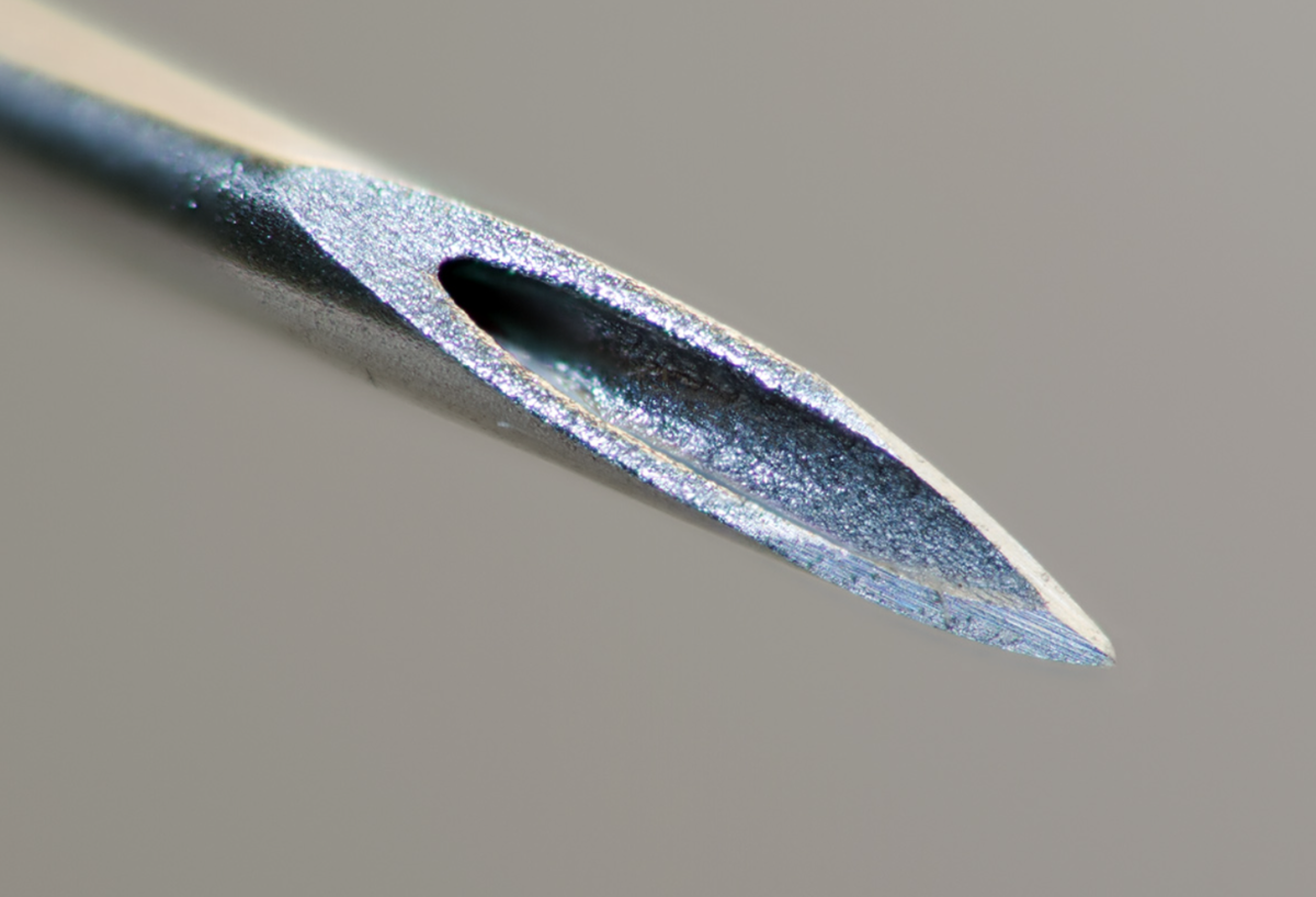 Та же игла под увеличением