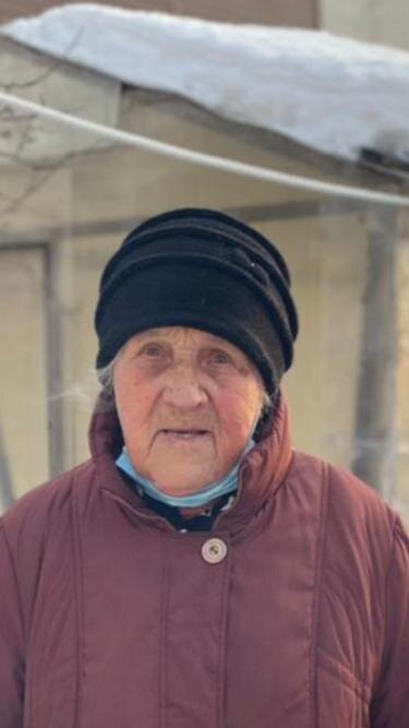 Около своей теплицы