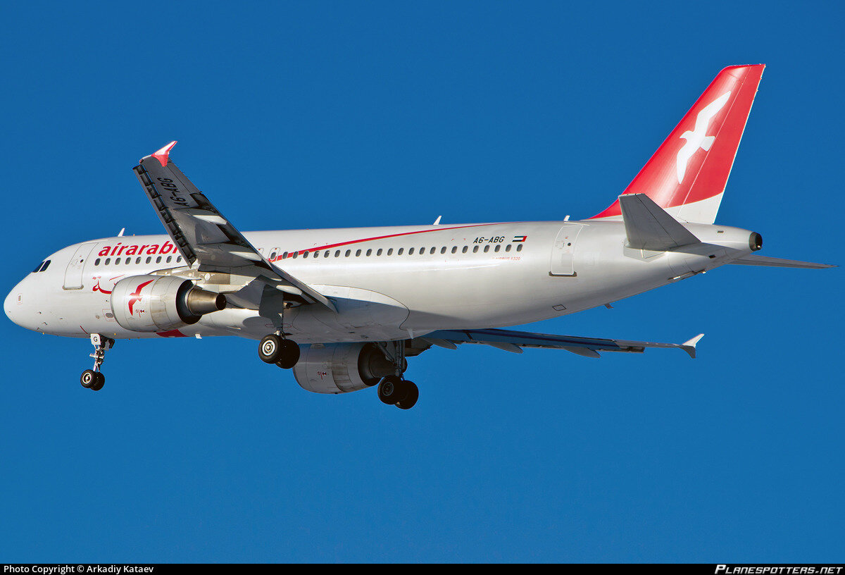 Airbus a320-271n. Эйрбас 380. Марте самолеты. Malaysia airlines 370. Ход королевы стюардесса аэрофлота.