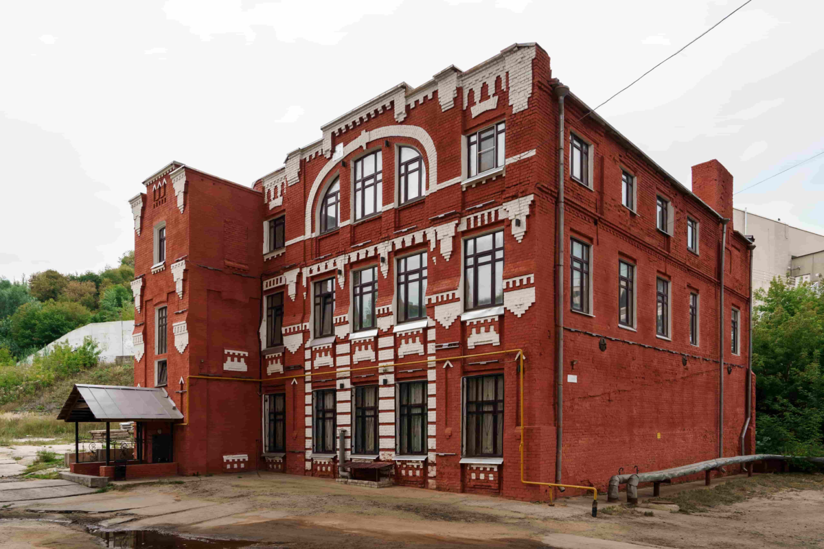 Здание бывшей макаронной фабрики, входившее в комплекс построек мукомольной мельницы торгового дома «Емельян Башкиров с сыновьями». Здание сохранилось до наших дней
