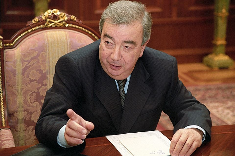 Узнайте политического деятеля. Примаков председатель правительства.