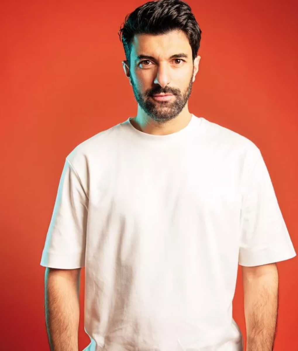 Энгин Акюрек в газете Хюрриет 