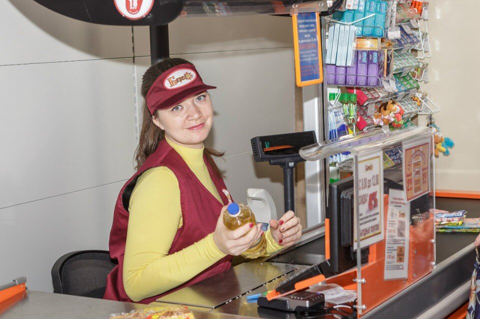 Девушка, паспорт покажите