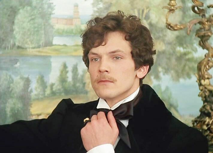 Алексей Берестов. Кадр из фильма "Барышня-крестьянка" (источник фото: https://www.liveinternet.ru/users/5316065/tags/%F7%F3%EB%EF%E0%ED+%F5%E0%EC%E0%F2%EE%E2%E0/)