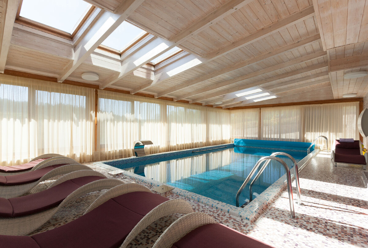 Бассейн внутри дома проекта Цезарь