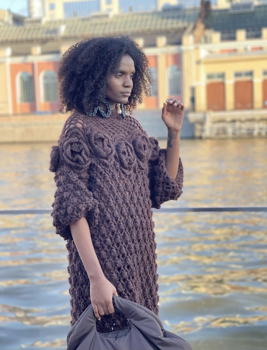 Модель из коллекции Алены Ахмадуллиной