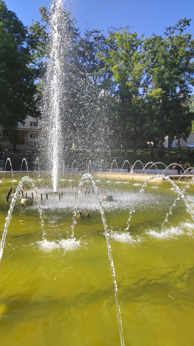 Это фонтан напротив администрации города