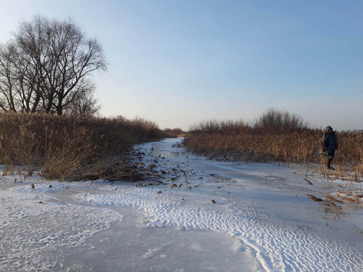 замерзший водоем