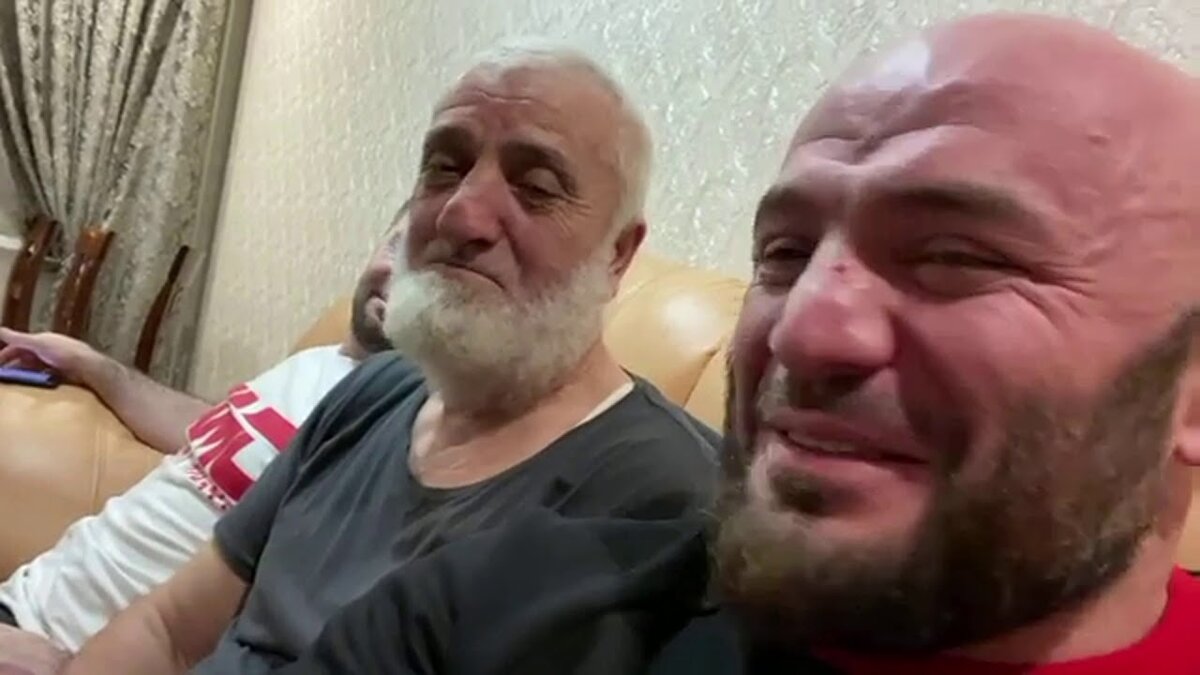 Магомед Исмаилов с отцом 