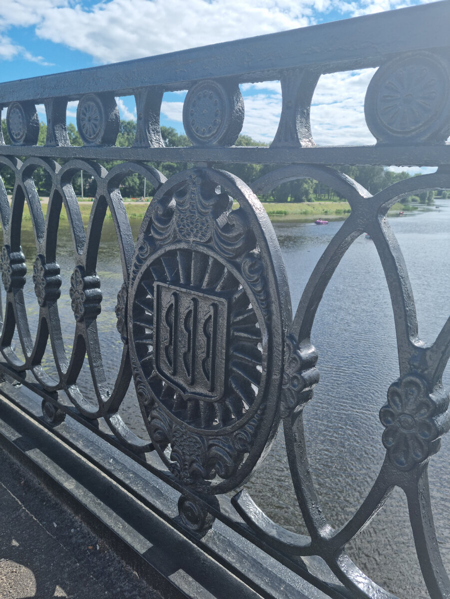 Три лука на гербе Великих Лук