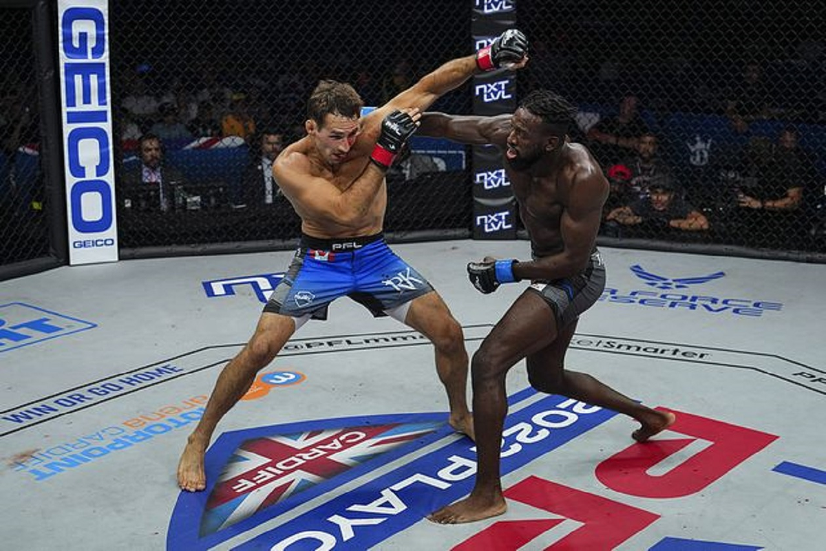 Фото: PFL MMA. Рори Макдональд против Дилано Тэйлора