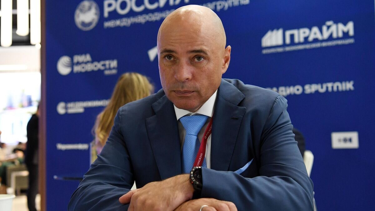    Губернатор Липецкой области Игорь Артамонов на стенде РИА Новости, представленном на ПМЭФ - 2022 © РИА Новости / Александр Кряжев