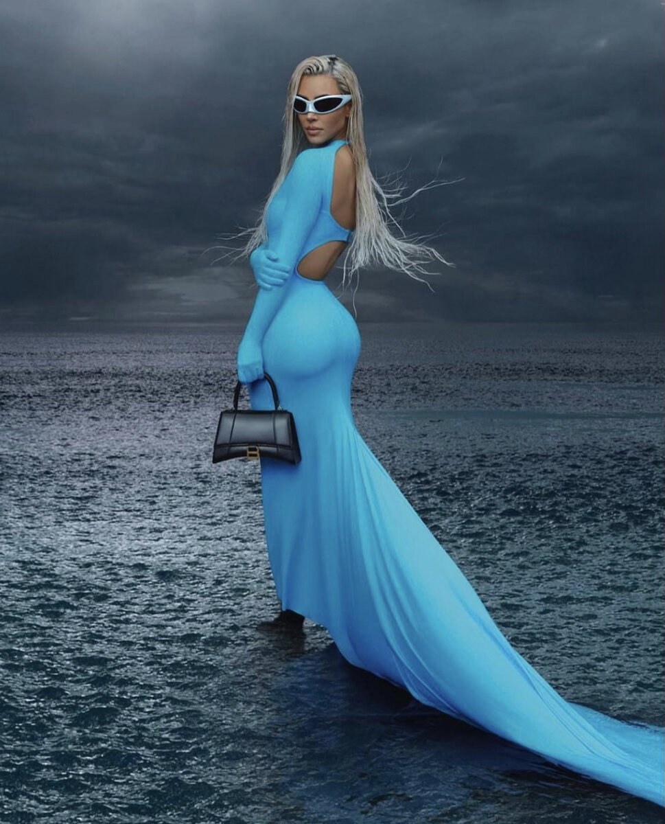    Ким Кардашьян в рекламной кампании Balenciaga Соцсети Ким Кардашьян
