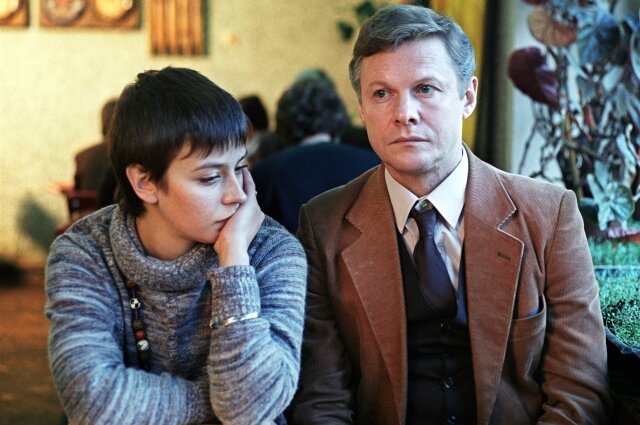   Елена Сафонова и Виталий Соломин в фильме «Зимняя вишня». Фото: Кадр из фильма «Зимняя вишня»