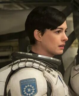                                     Энн Хэтэуэй