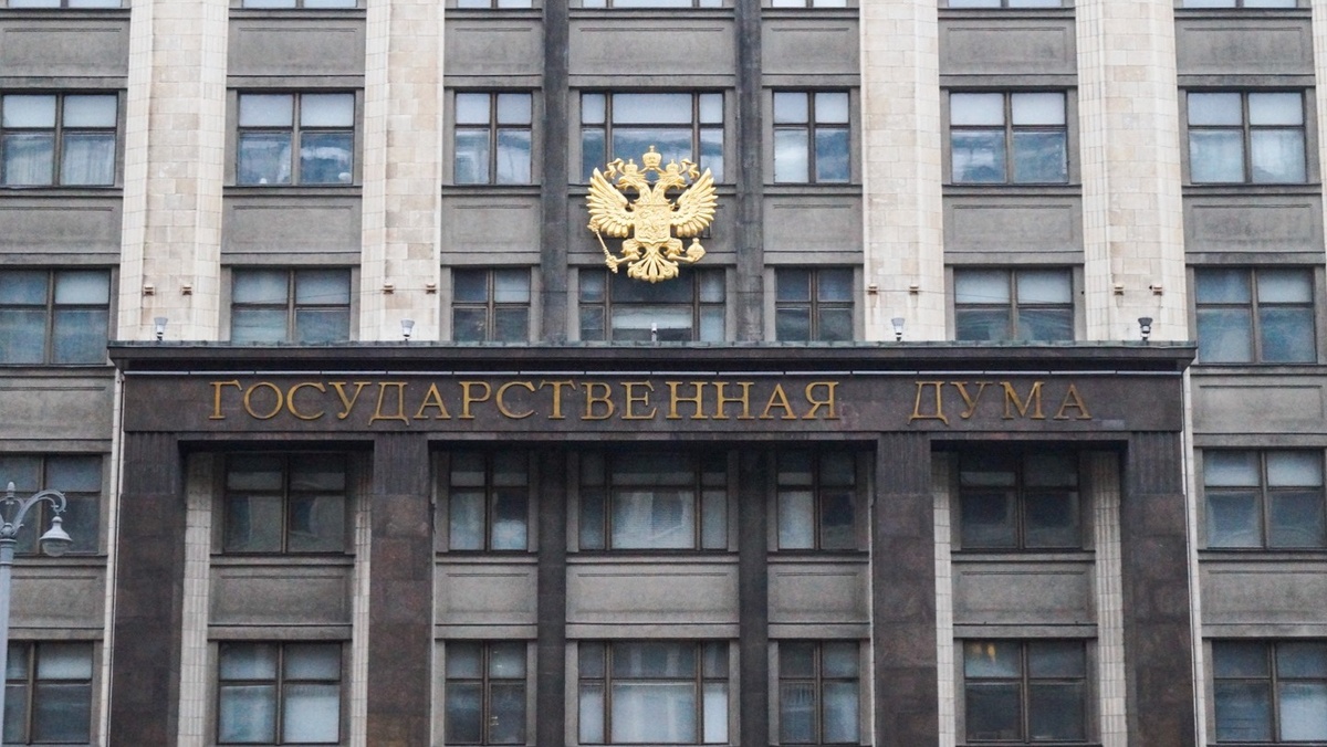     Депутат Государственной Думы РФ Вячеслав Володин дал разъяснения по частичной мобилизации. Он уточнил, что призванным гражданам дадут кредитные каникулы и сохранят трудовые гарантии. Об этом спикер написал в своем Telegram-канале.
