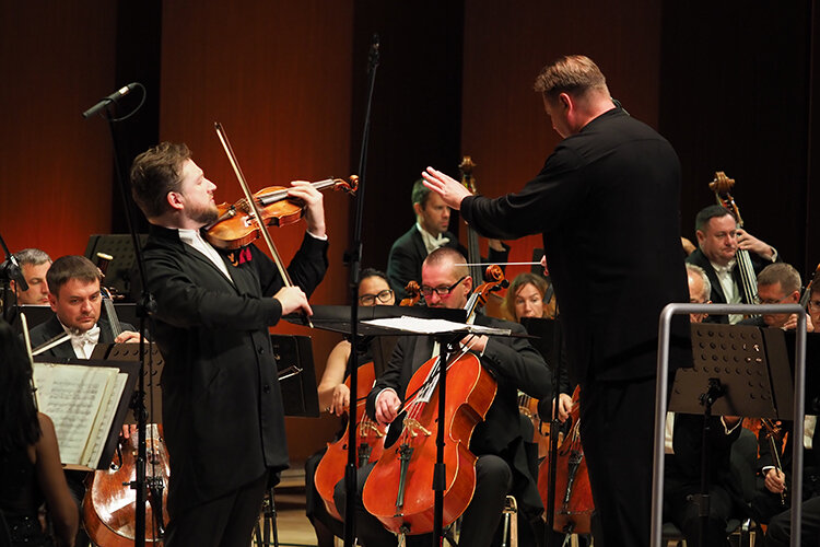 Новосибирский симфонический оркестр состав. Сегодня оркестр. Адмиралтейский оркестр в молодёжном театре. Сегодня оркестр. Симфонический оркестр берлинской филармонии.