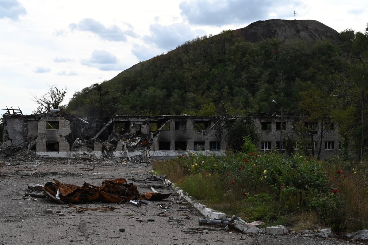    Разрушенное в результате обстрелов административное здание угледобывающего предприятия Александр Погожев © ИА REGNUM