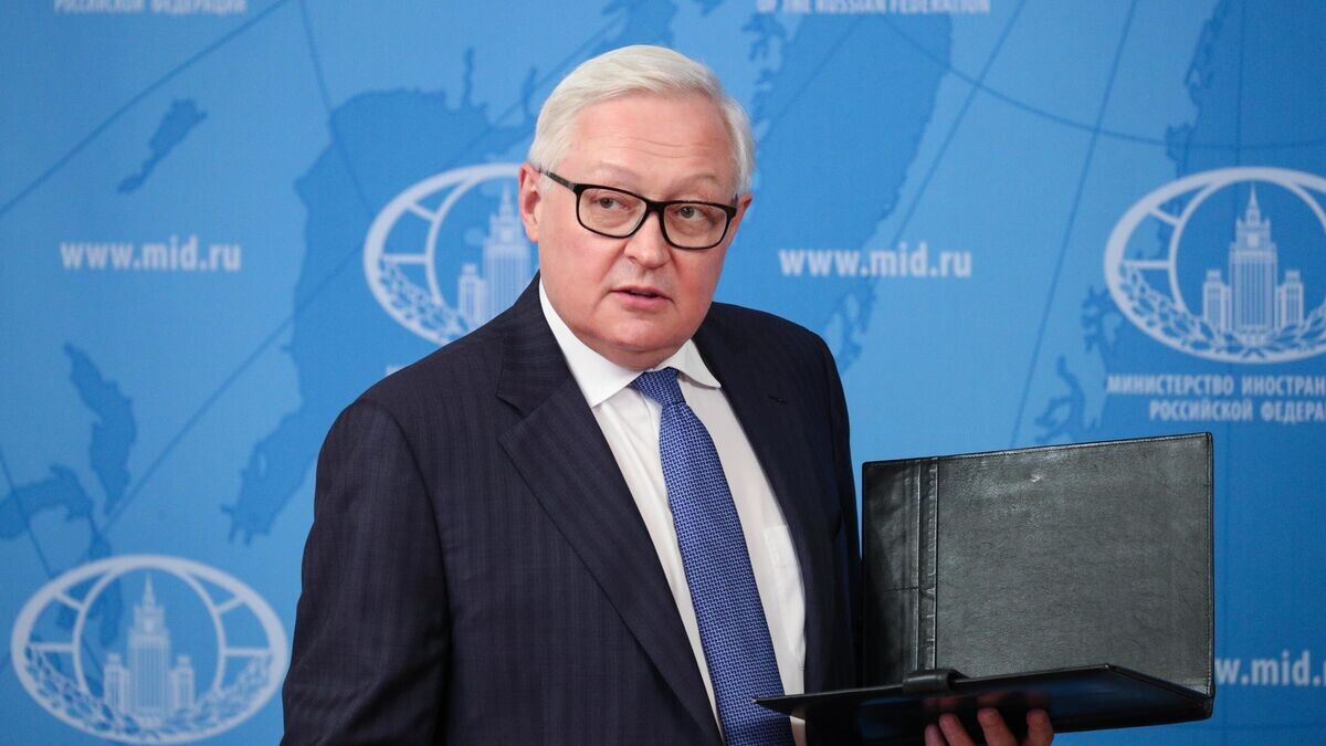    Заместитель министра иностранных дел РФ Сергей Рябков перед началом лекции для студентов МГИМО в режиме видеоконференции© РИА Новости / МИД РФ