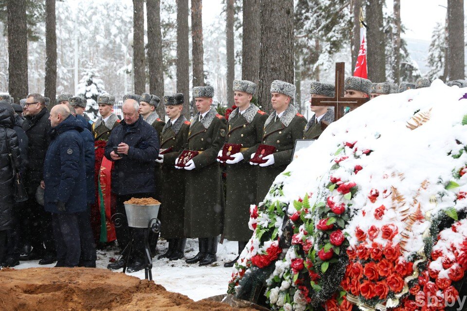     Главу МИД Владимира Макея похоронили на Восточном кладбище Минска. Фото: sb.by/Егор Ермалицкий