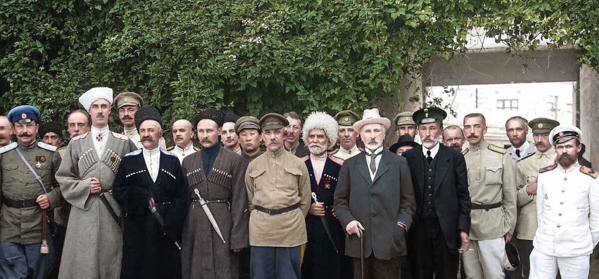 Генерал П. Н. Врангель, войсковые атаманы, члены Правительства Юга России и войсковых казачьих правительств в Севастополе, 1920 год.