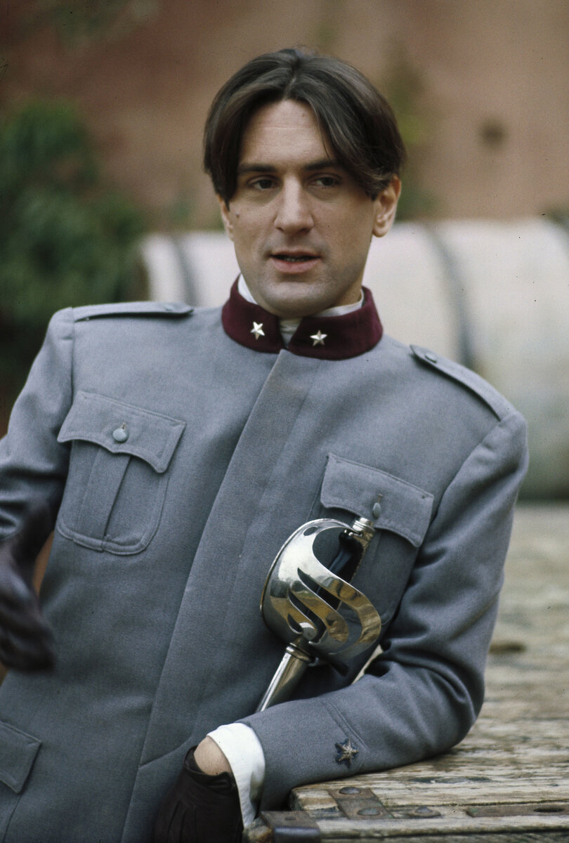    Интересно, что миграционная служба США допустила ошибку в написании фамилии предков Де Ниро, перепутав буквы «е» и «i» / globallookpress.com / Paramount Pictures