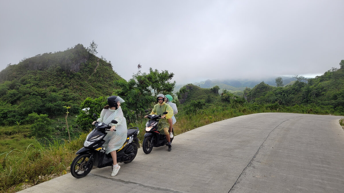 Едем по дождю к самой высокой точек острова
