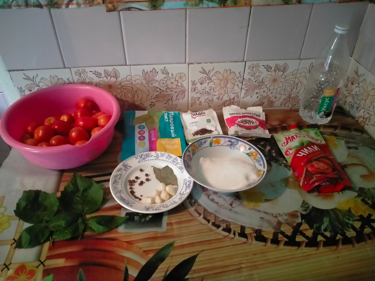 Продукты, необходимые для приготовления помидоров Чили