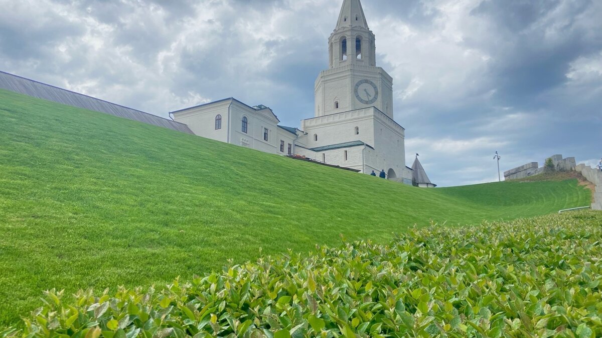     Вход для туристов в Спасскую башню должны открыть с 1 сентября. Об этом сообщила пресс-служба мэрии Казани со ссылкой на музей-заповедник «Казанский Кремль».