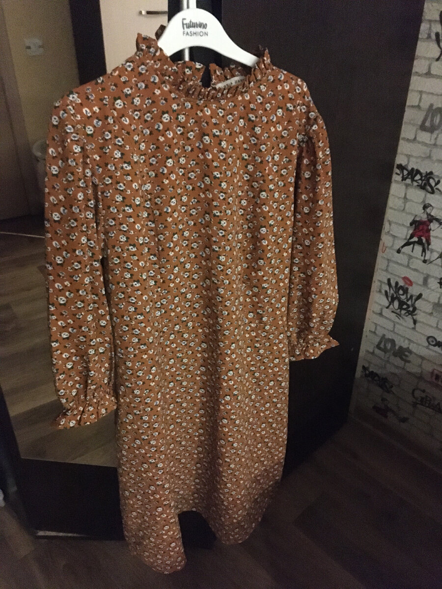 Моё платье на Первое сентября. Ещё пояс отдельно. Похоже на осеннее, мне кажется. Как раз в тему. 